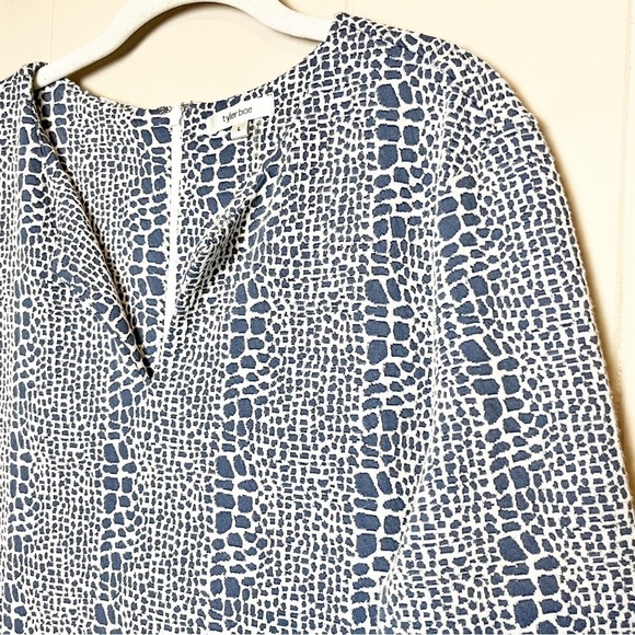 Tyler Boe Long Sleeve Peplum Sheath Dress large blue reptile V neck stretch knit - Picture 2 of 12